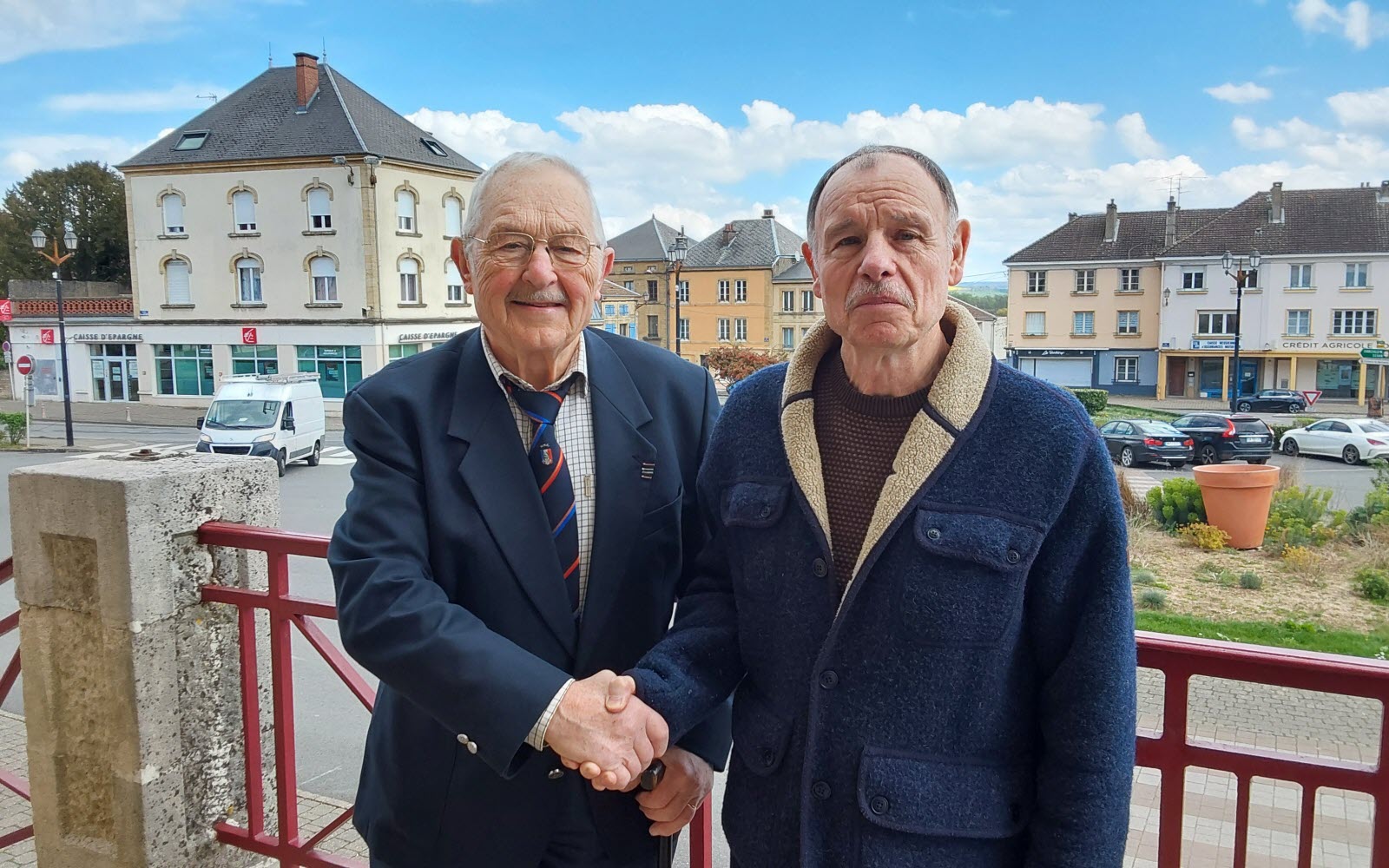 Cérémonie patriotique au monument aux morts